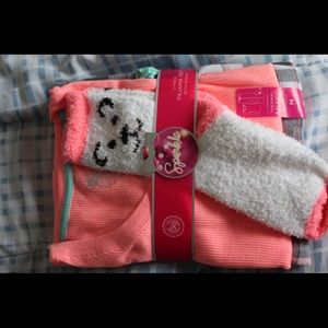 NWT Perfect for winter pajama set!